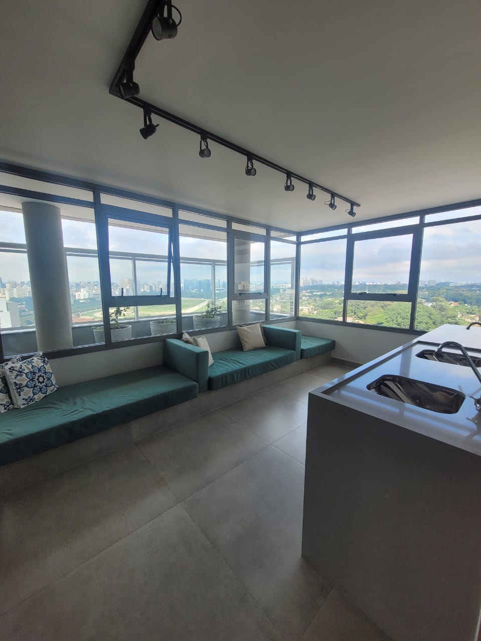 83073