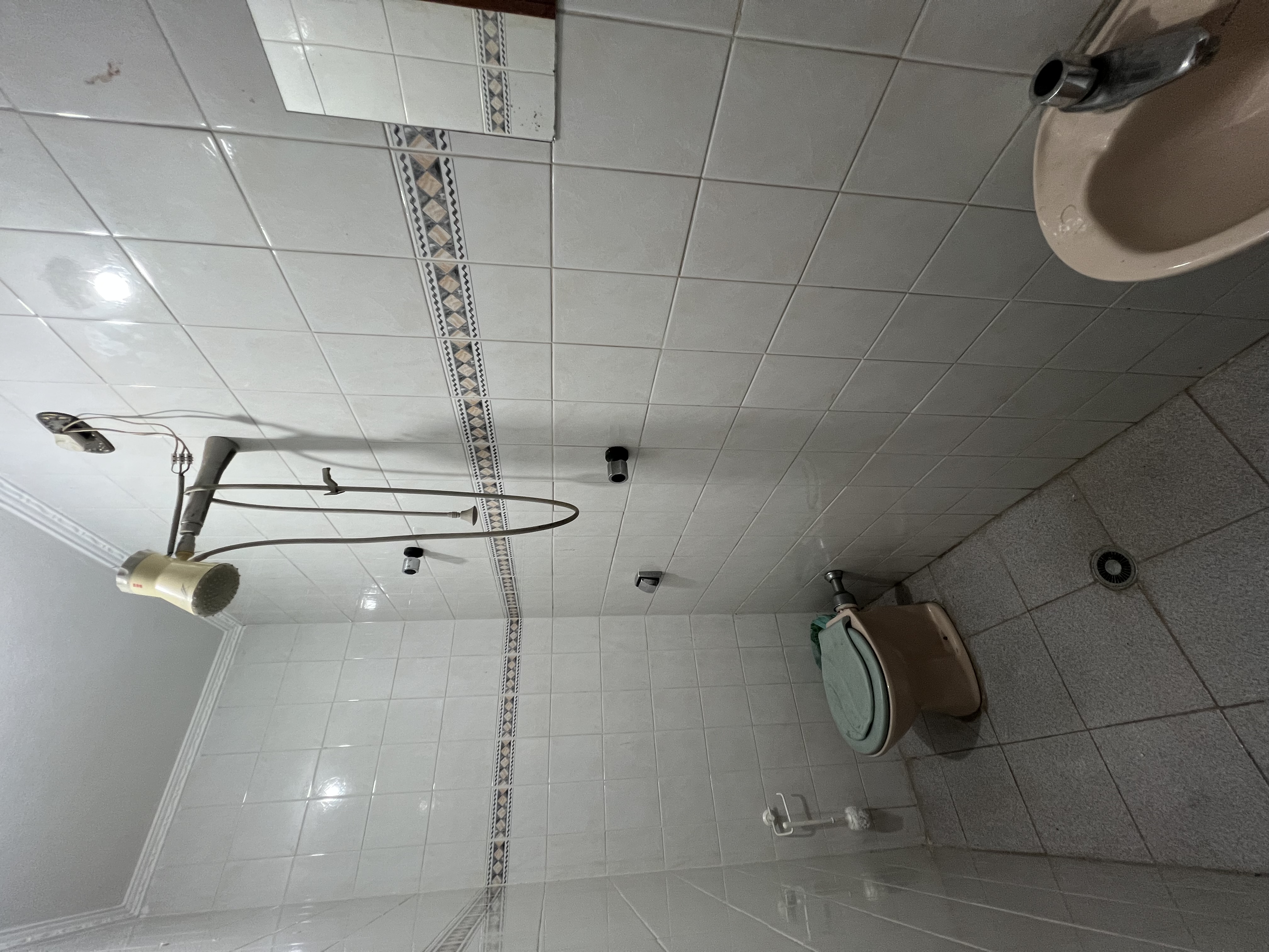 275104