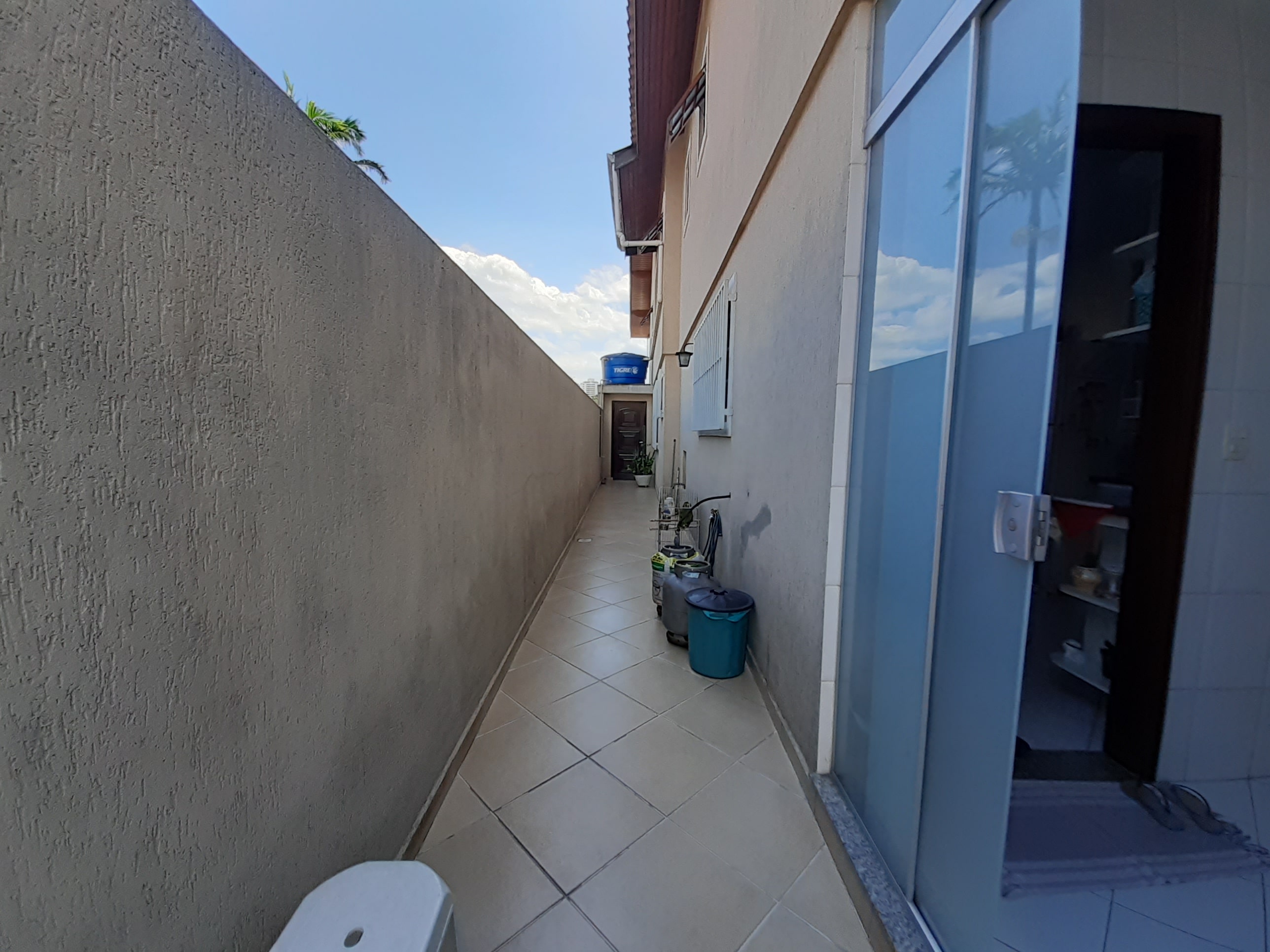 290525