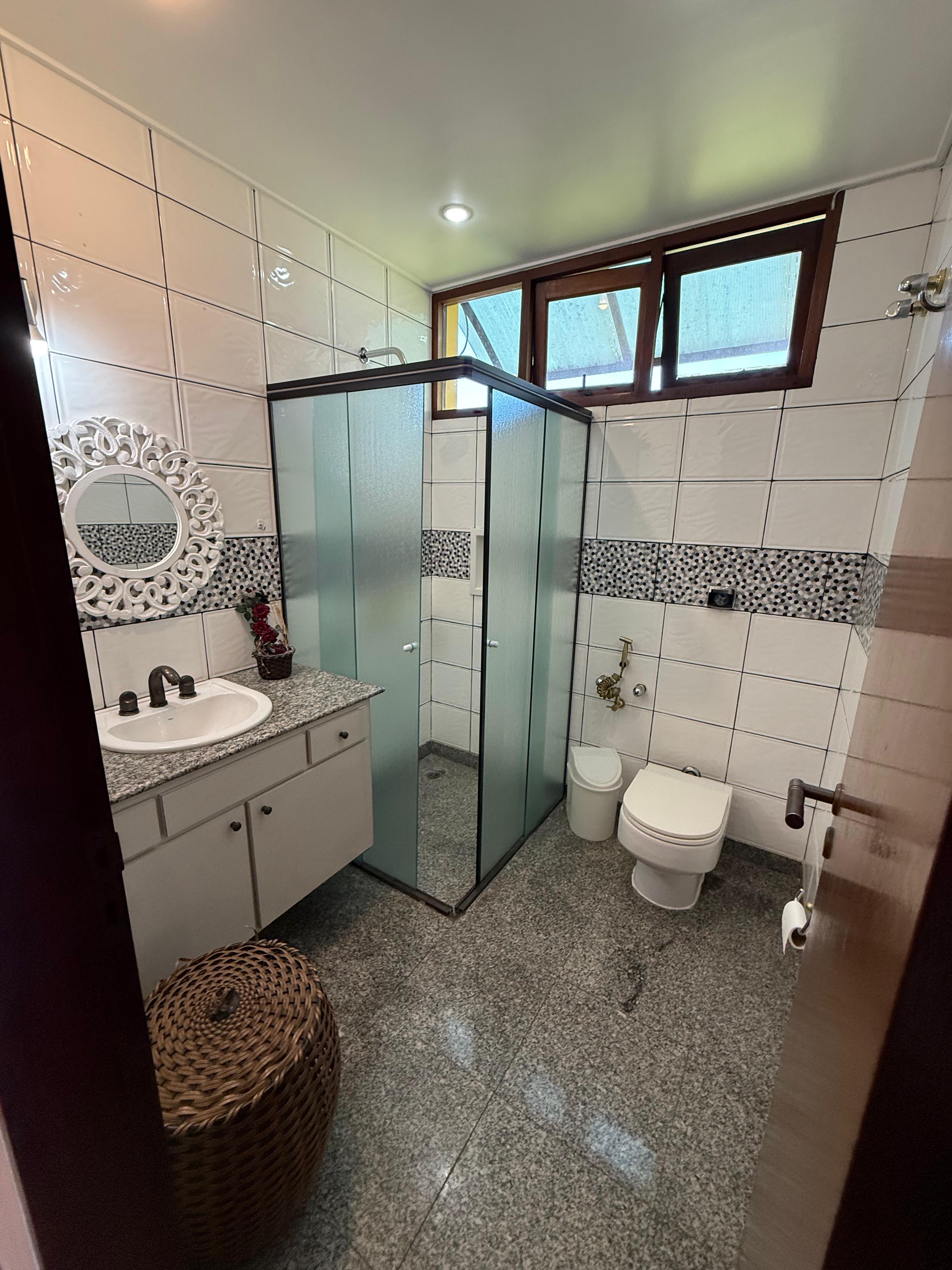 296598