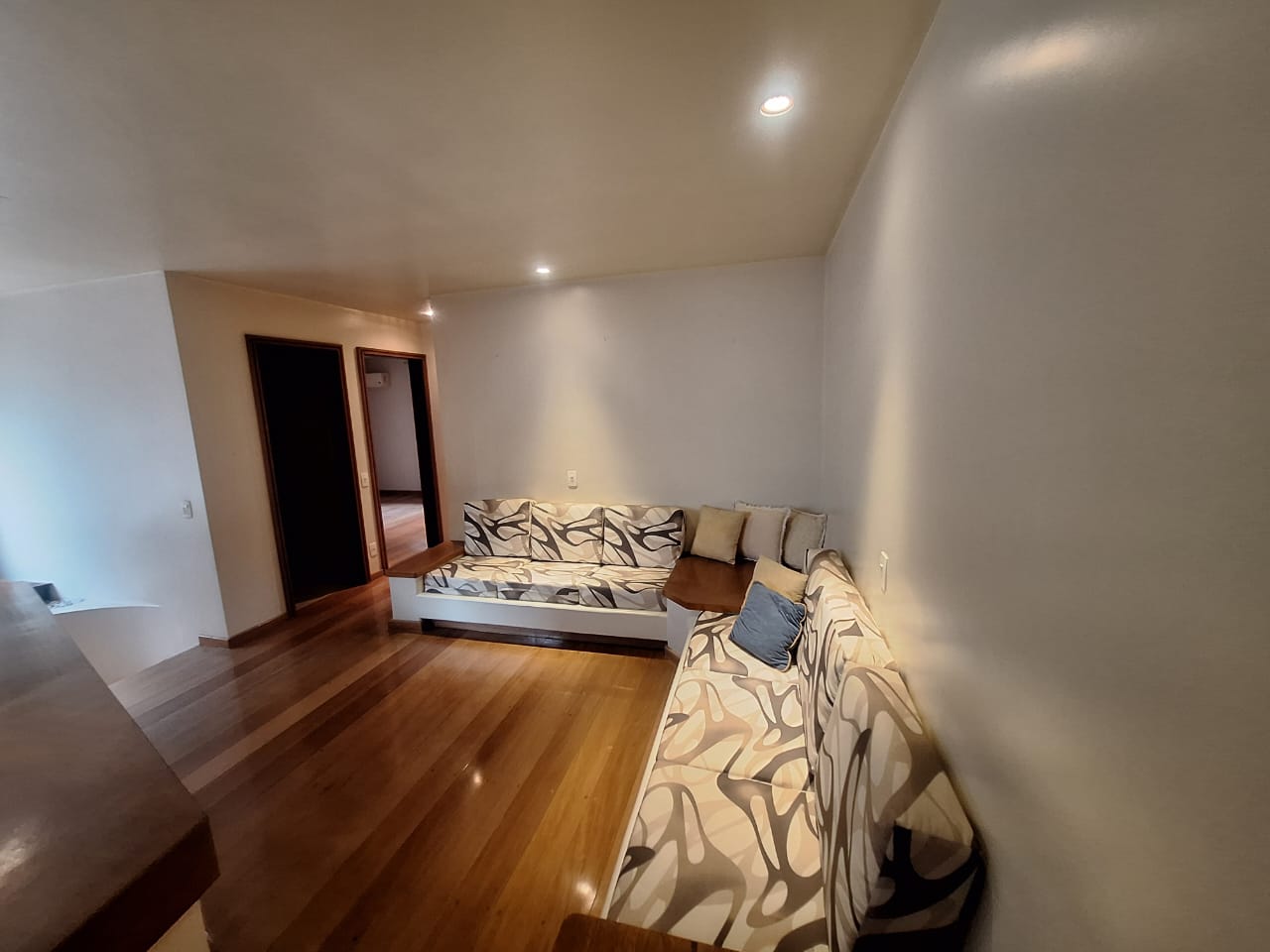 297931