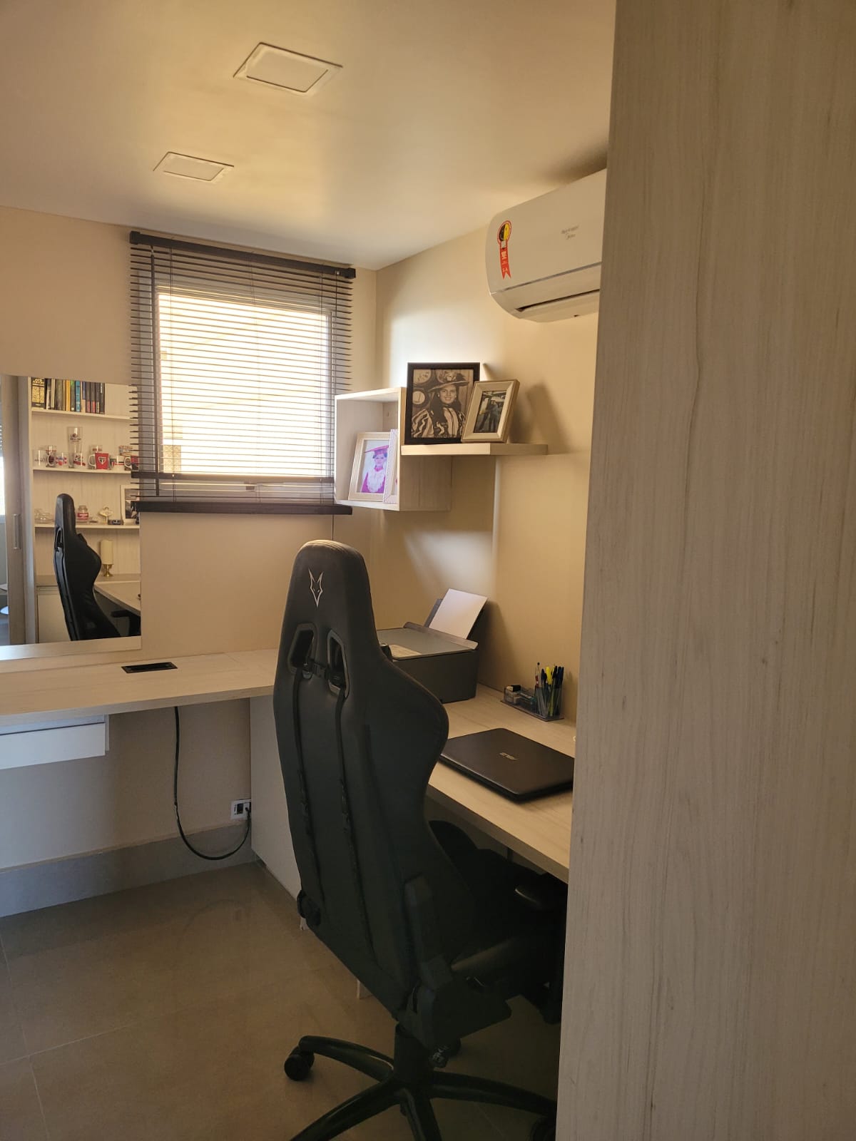 301225
