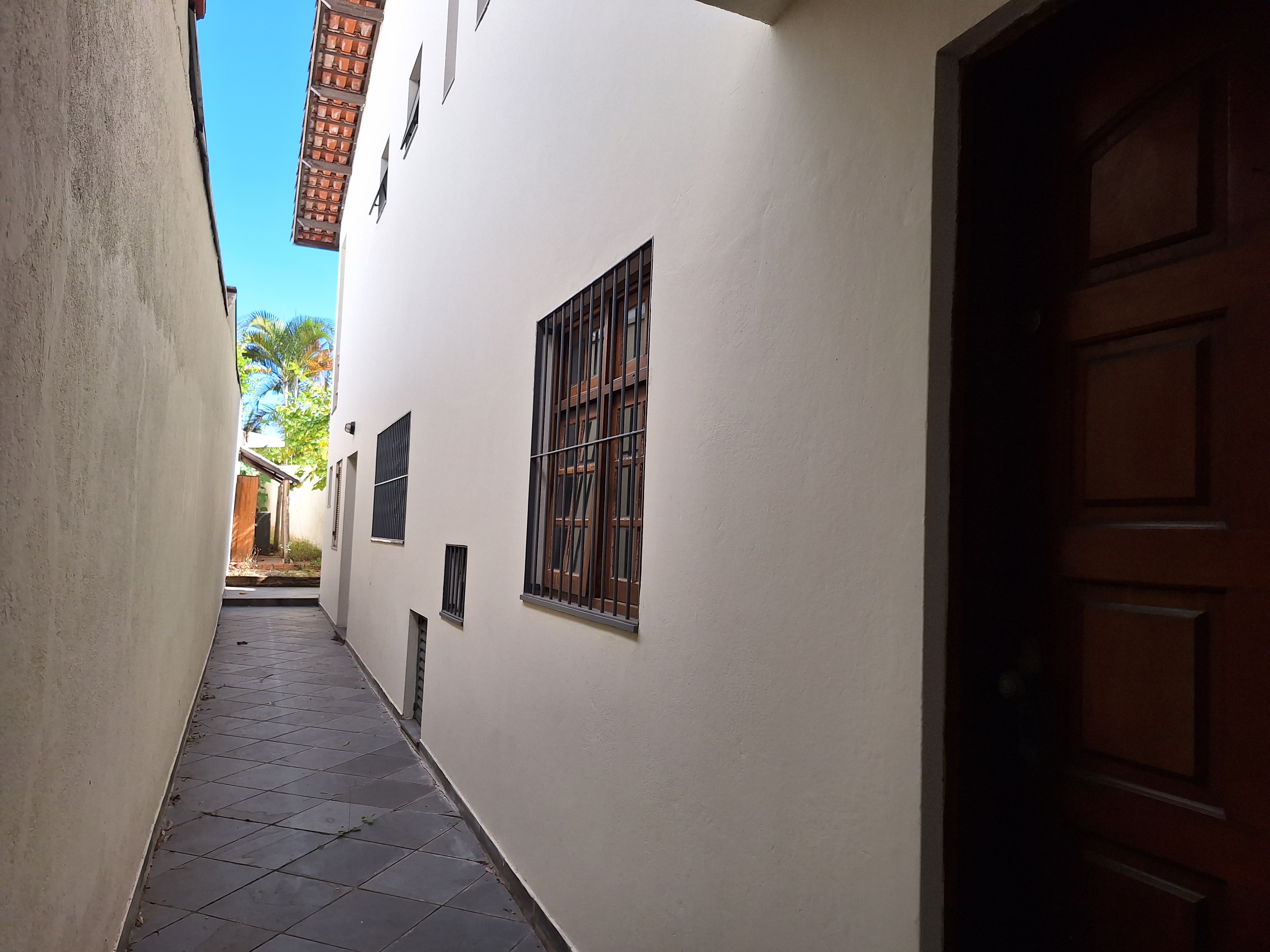 302572