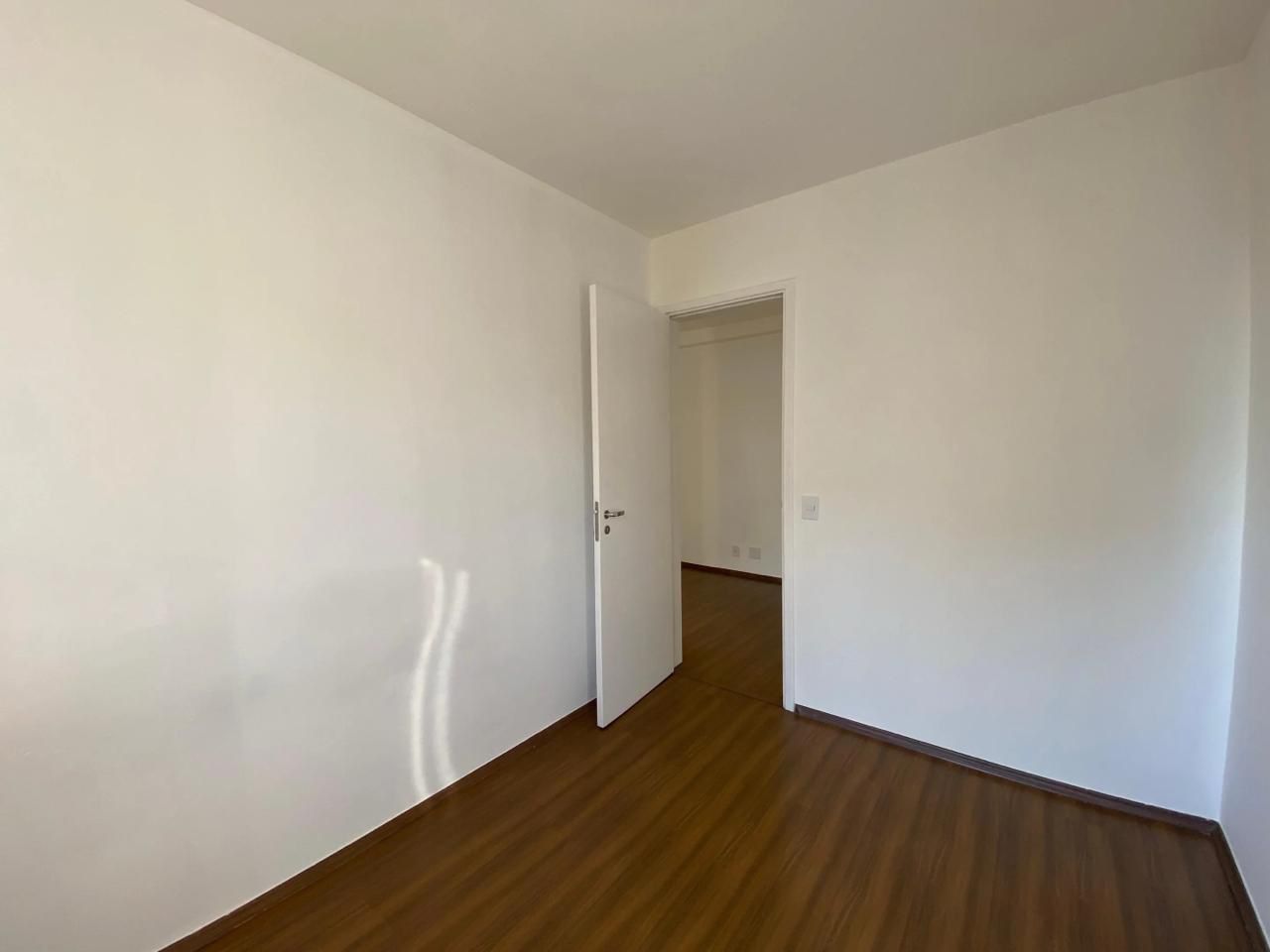303495