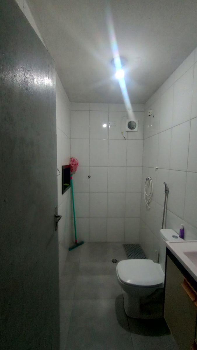 305741